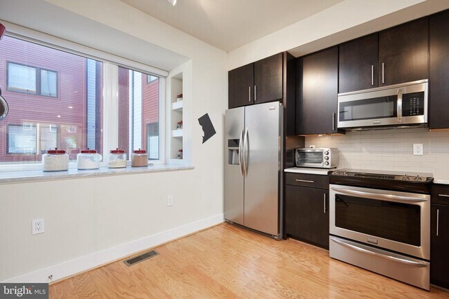 Building Photo - 3207 12th St NE