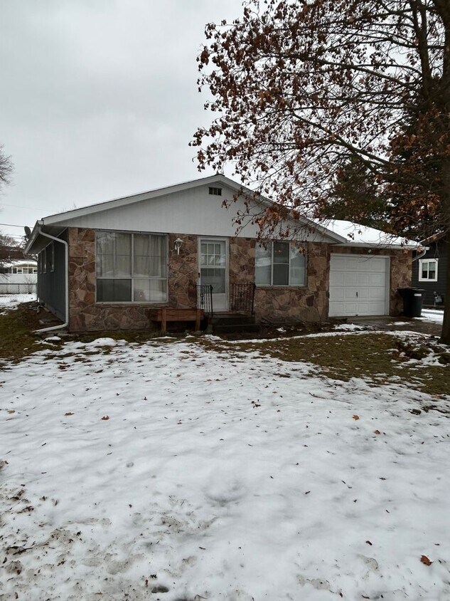 Foto principal - 223 Glenwood Dr