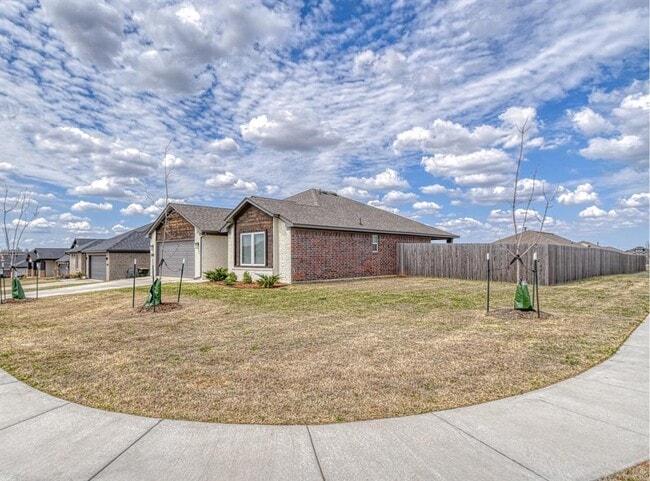 Building Photo - 275 Jennifer Dr