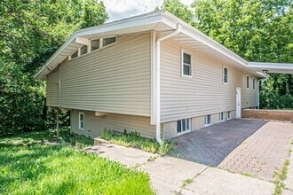 Building Photo - 2309 Anderson Ave