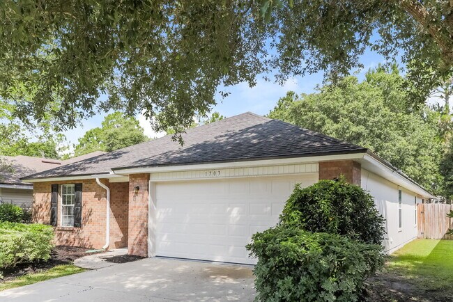 Foto del edificio - 1703 Canopy Oaks Dr