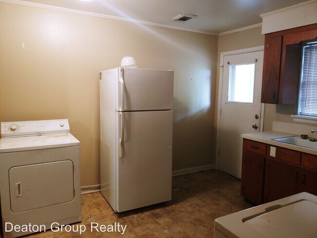 Building Photo - 2 br, 1 bath Apartment - 4214 N Locust