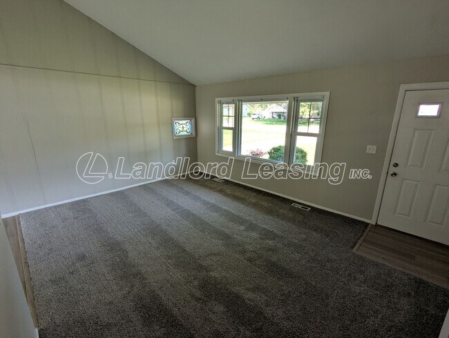 Foto del edificio - Charming 3-Bedroom Ranch with Updates in A...