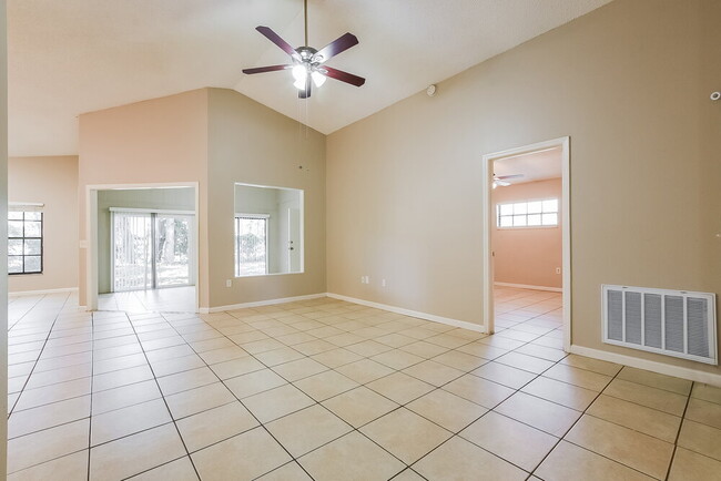 Building Photo - 1629 Sunburst Way
