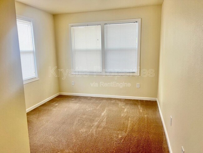 Building Photo - 468 Military E