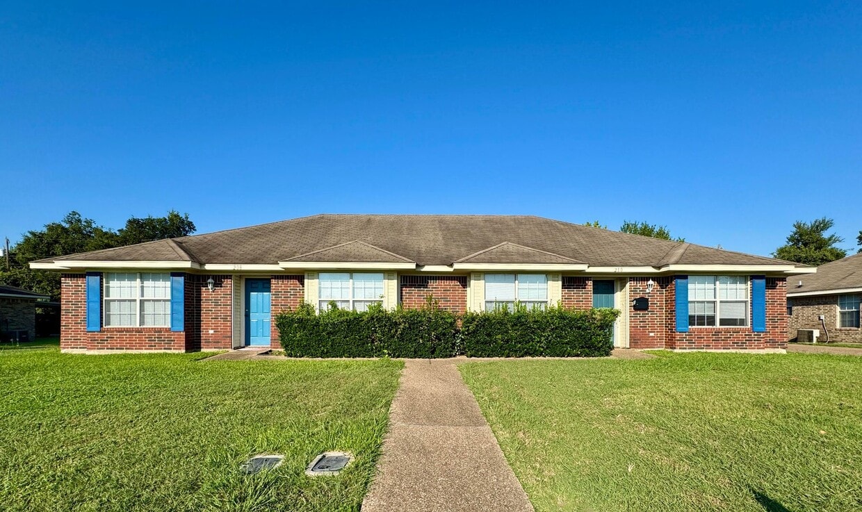 Primary Photo - Duplex