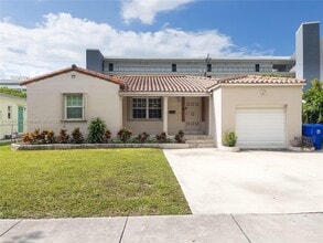 Building Photo - 2290 SW 26th Ln