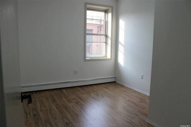Foto del edificio - 95-17 Rockaway Beach Blvd