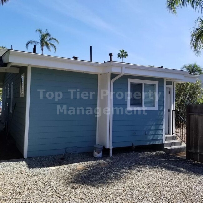 Building Photo - ***Remodeled, Charming 2 bed / 2 bath Bung...