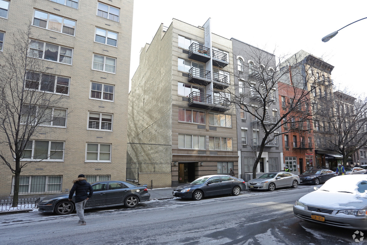 Foto principal - 352 E 76th St