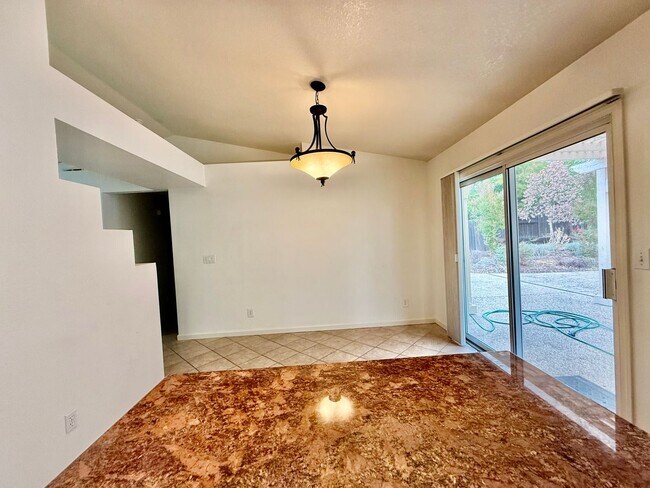 Foto del edificio - Great home available NOW