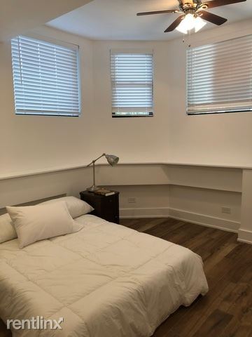 Building Photo - 685.5 W Wrightwood Ave