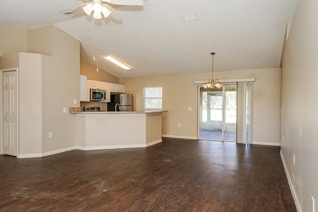 Building Photo - 3164 Covington Dr N