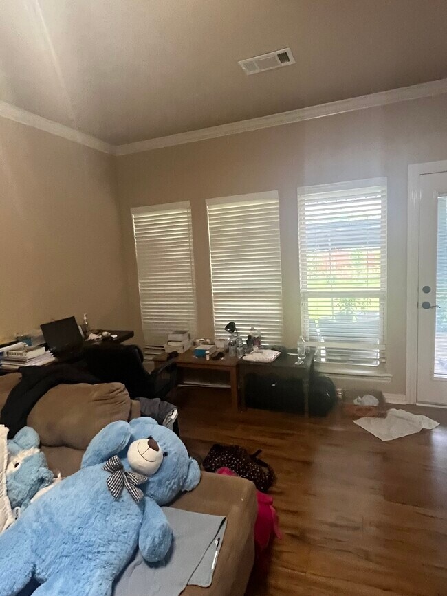 Foto del edificio - 6214 Hickory Ln