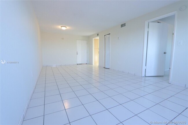 Building Photo - 2735 W 52nd St