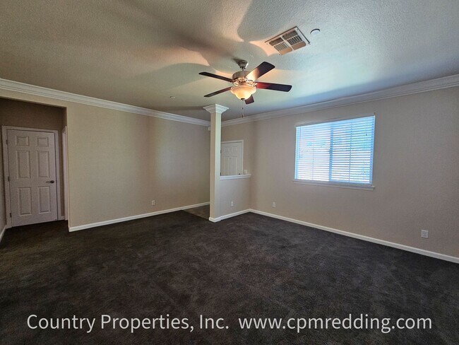 Foto del edificio - Spacious 5 Bedroom in the Heart of Redding!