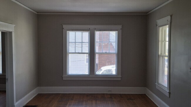 sala de estar - 607 Guilford Ave