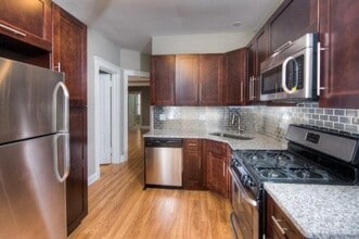 Building Photo - 1211 W Catalpa Ave