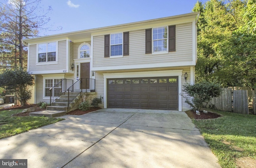 Foto principal - 102 W Deer Park Rd