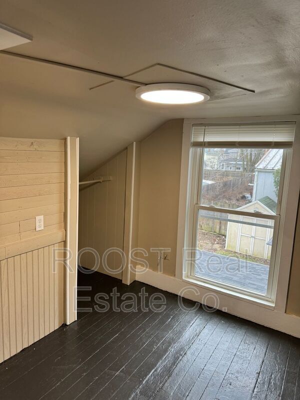 Foto del edificio - 527 E Ward St