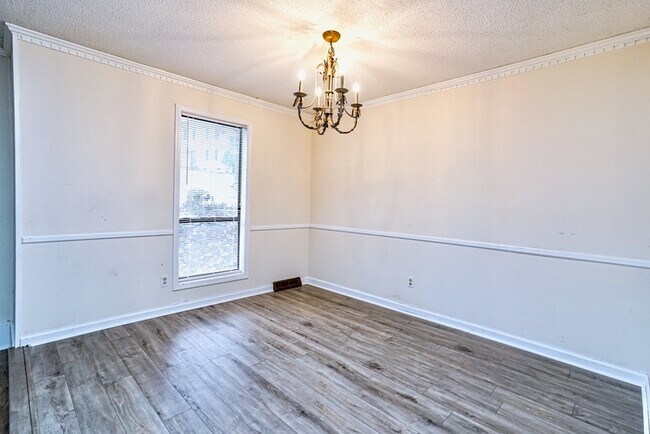 Foto del edificio - 306 Saratoga Dr