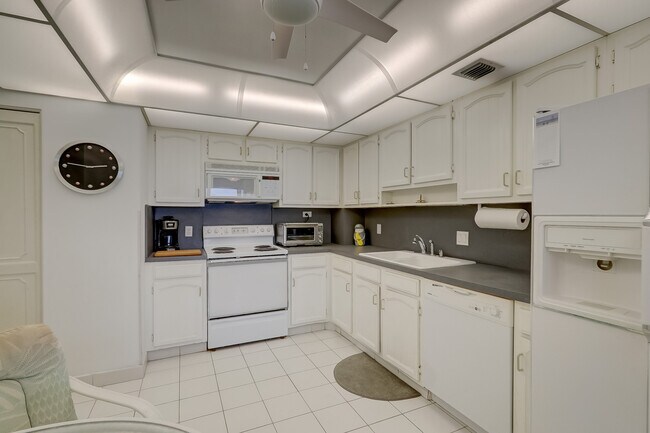 Building Photo - 3900 Galt Ocean Dr