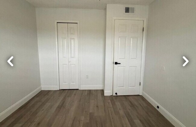 Foto del edificio - 836 Sky Lake Cir