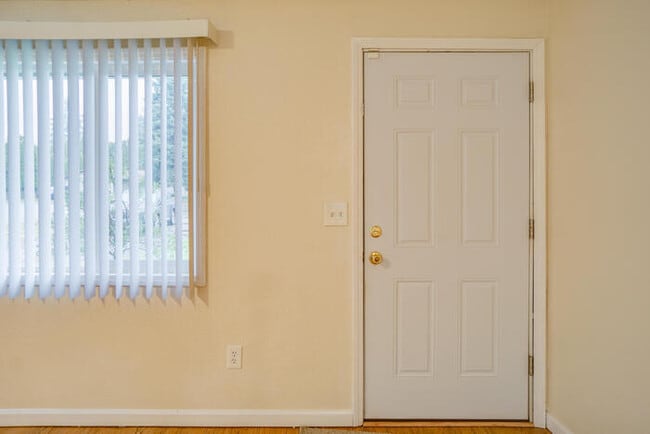 Building Photo - 13817 NE 35th Cir