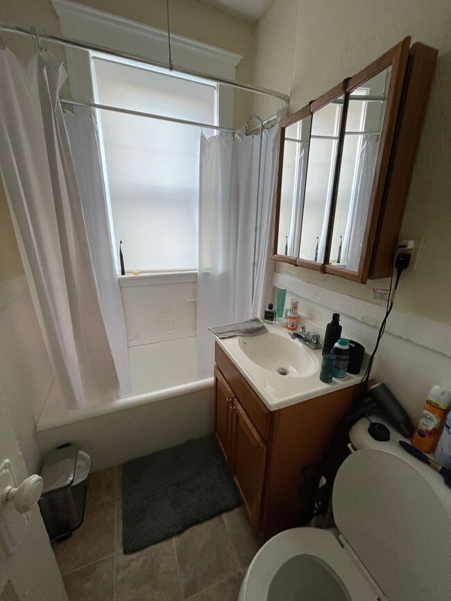 Foto del edificio - 6/1 No Fee! Spacious 1BR apartment on Allston/Brookline border