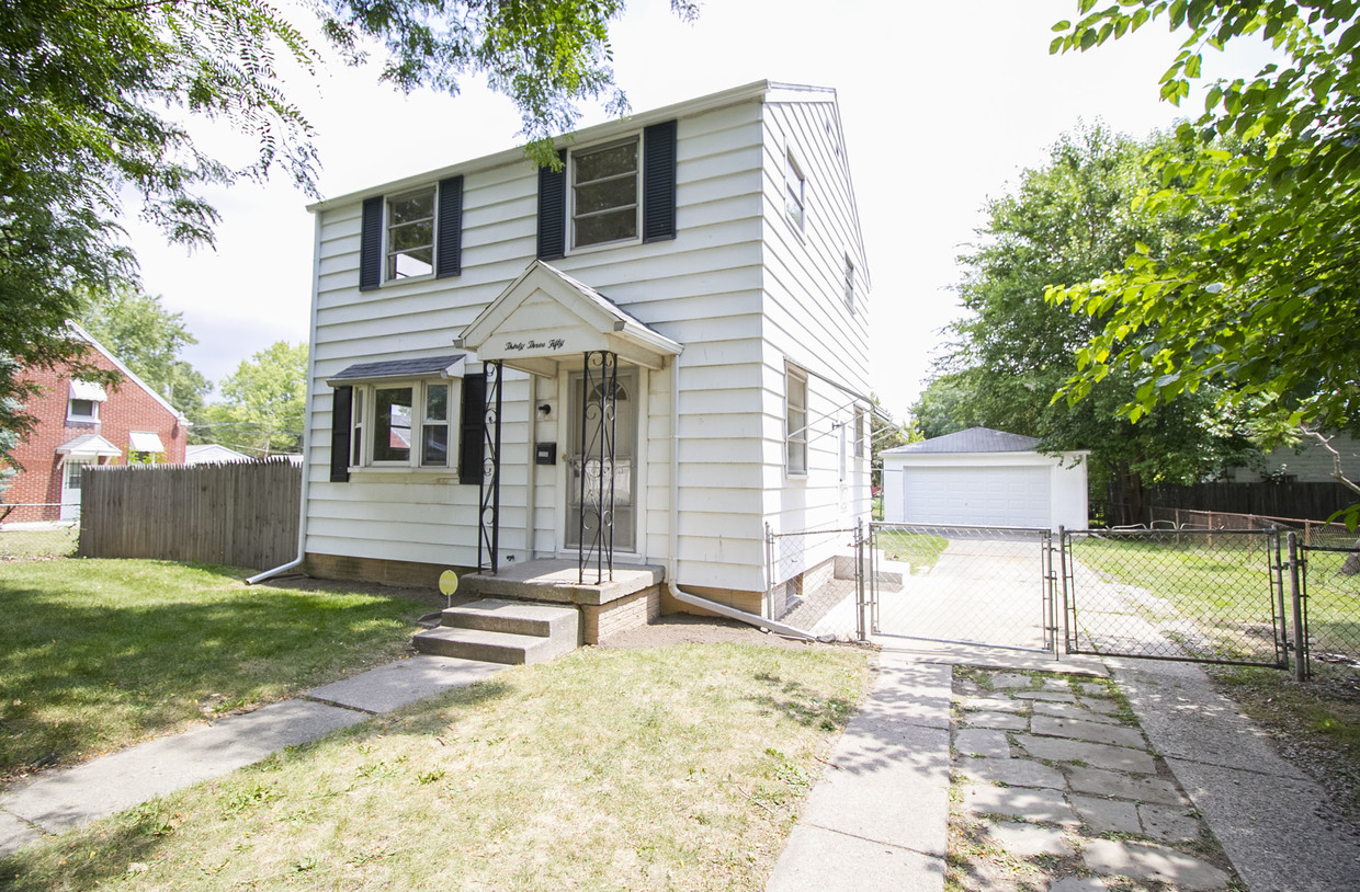 Primary Photo - 3350 Beaumont Dr