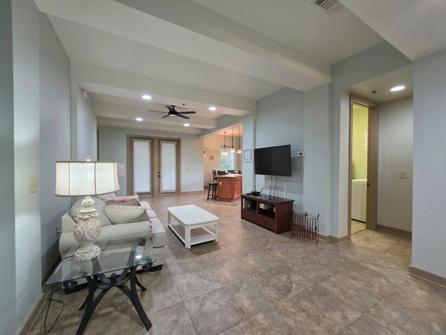 Building Photo - Ground floor 2/2 at The Enclave at Oak Hill