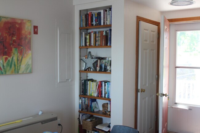 Building Photo - 12 Brackett Pt