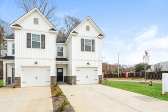 Building Photo - 453 Country Club Ln