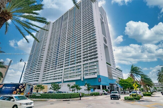 Foto del edificio - 1717 N Bayshore Dr