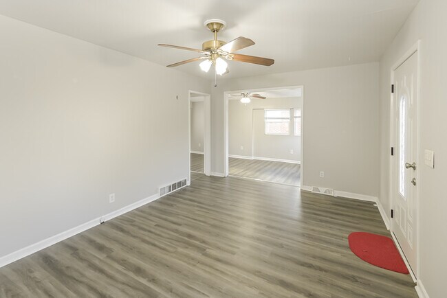 Foto del edificio - 2700 Powell Dr