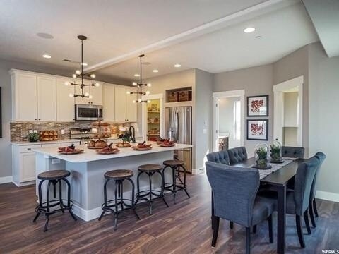 Foto del edificio - Beautiful home within walking of Station Park with HOA swimming pool.