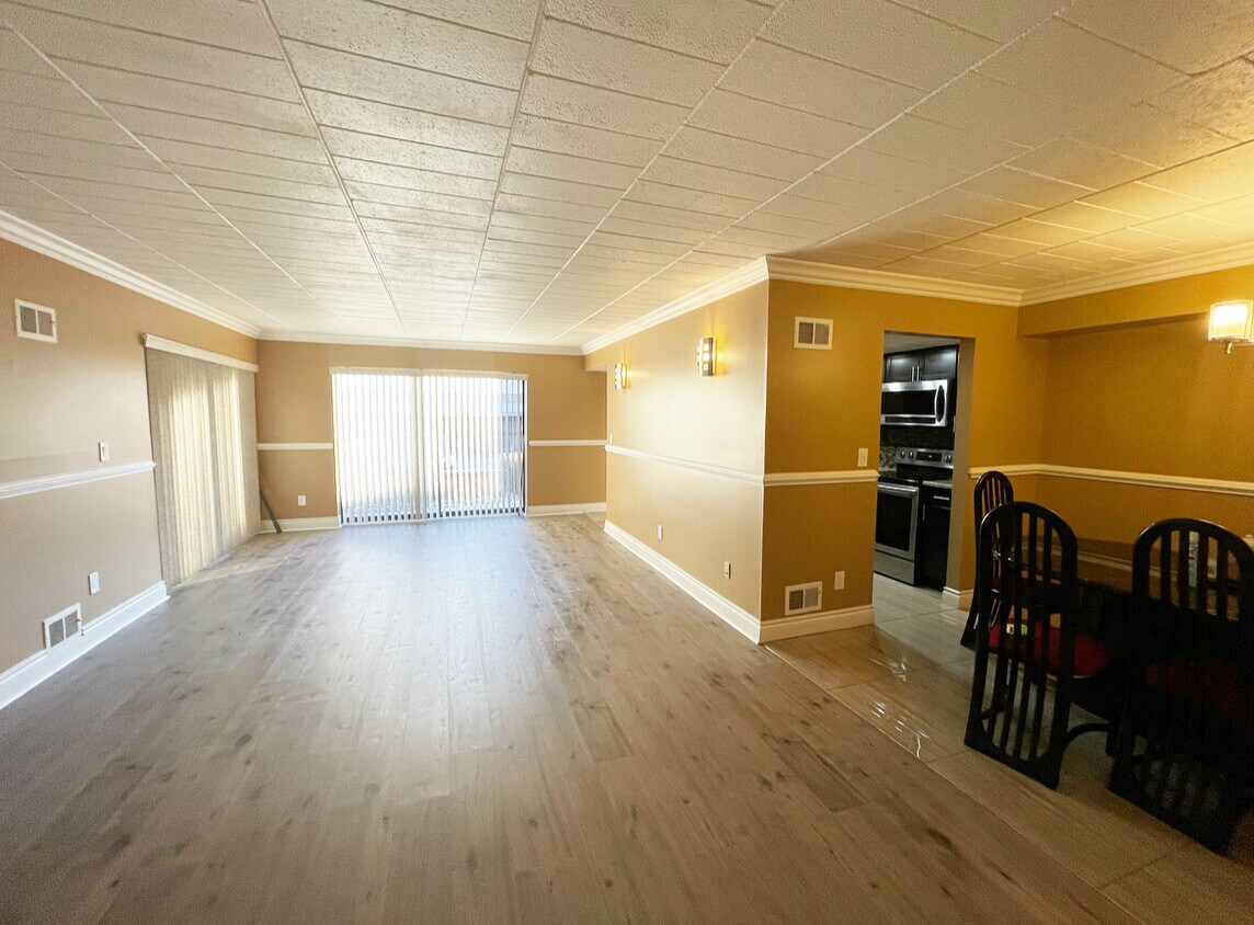 18228 University Park Dr Unit University Park, Livonia, MI 48152