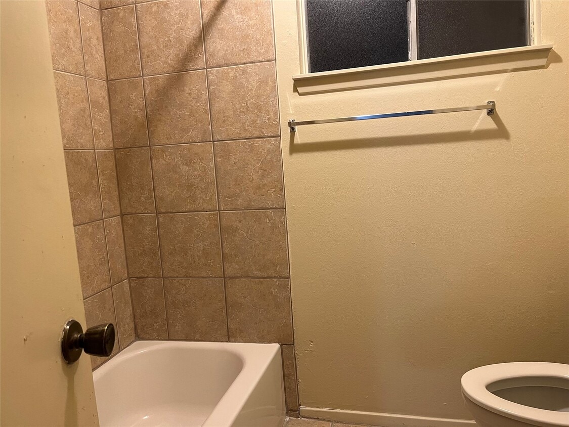 Building Photo - 5535 Ashgate Dr