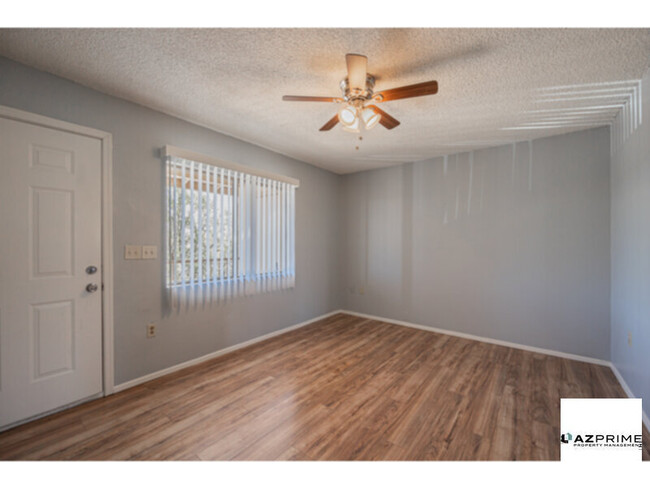 Building Photo - Bright and Cozy 2/1 Apache Junction Fourpl...