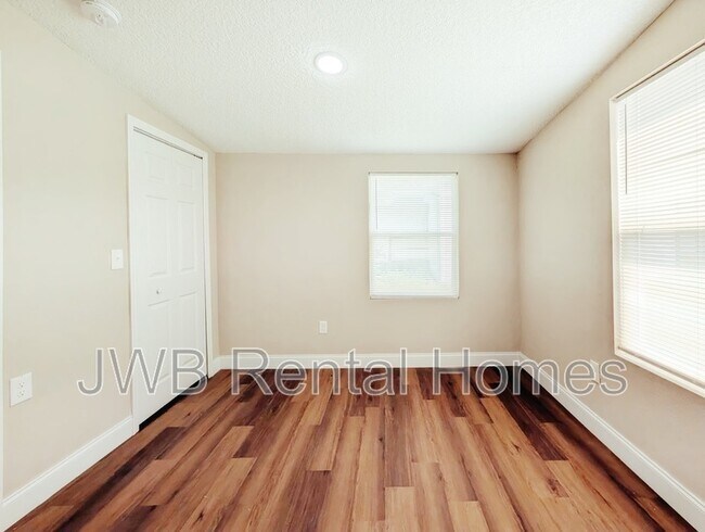 Foto del edificio - 4823 Waller St