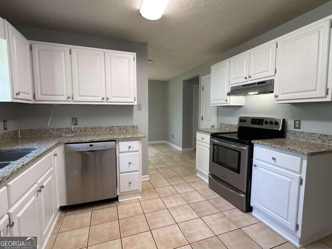 Building Photo - 108 Baytree Ct