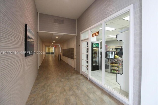 Foto del edificio - 800 West Dr