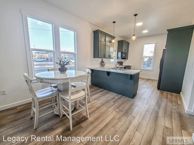 Foto del edificio - 3 br, 1 bath House - 205 Lava St.