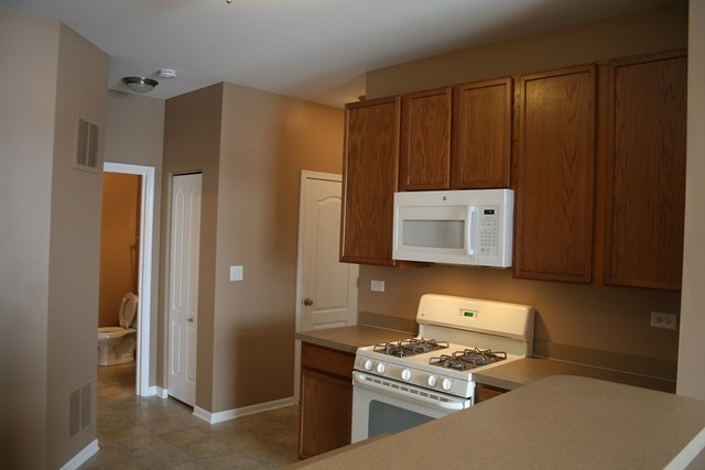 Building Photo - 460 Majestic Ln
