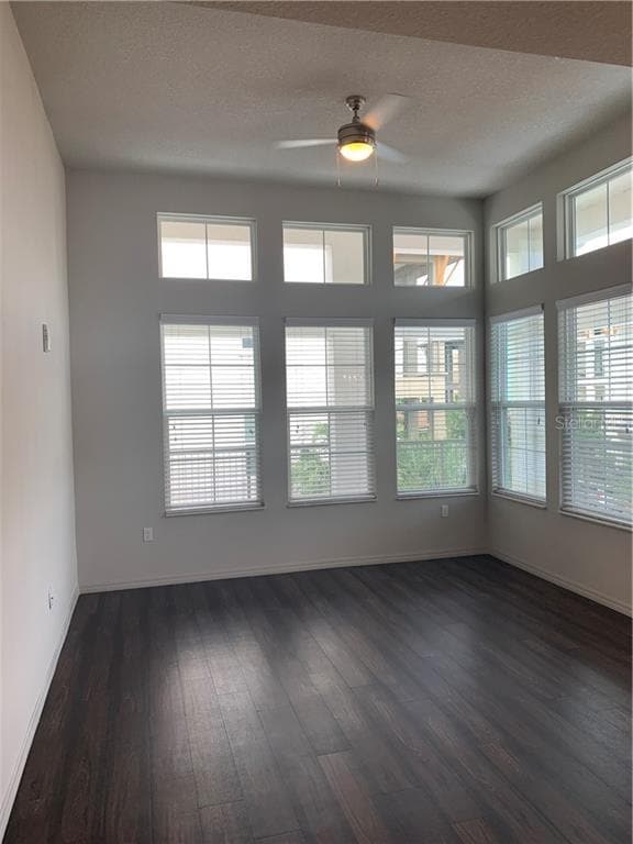 Building Photo - 14025 Shoreside Way