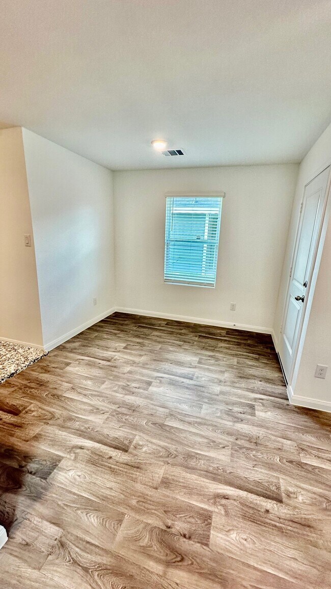 Foto del edificio - 11926 Midas Ln