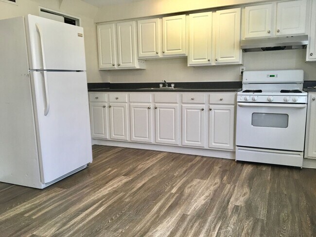 Foto del edificio - Charming 3 Bedroom/1 Bathroom Townhome in Dundalk, MD!