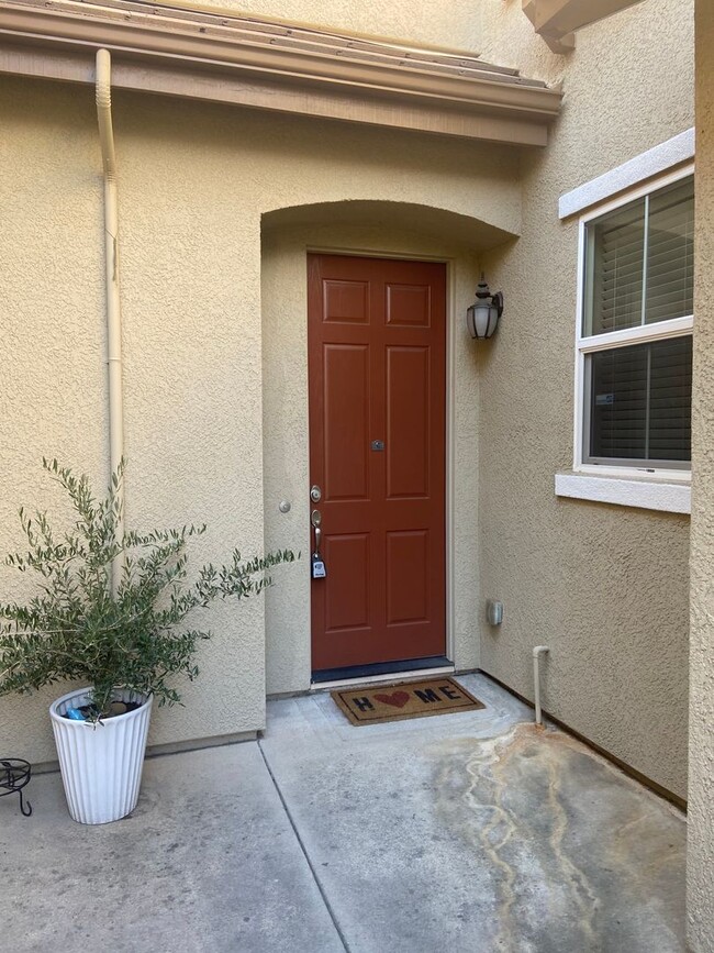 Foto del edificio - Folsom Parkway - 2 Bdrm, 2.5 bath located ...