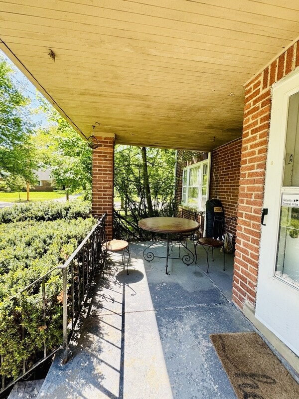 Foto del edificio - 1508 Parkhill Rd