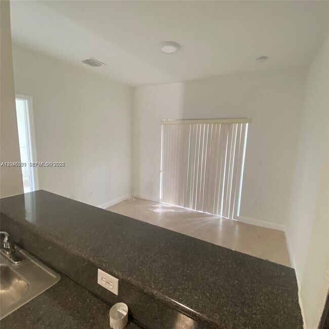 Foto del edificio - 1660 SE 29th St